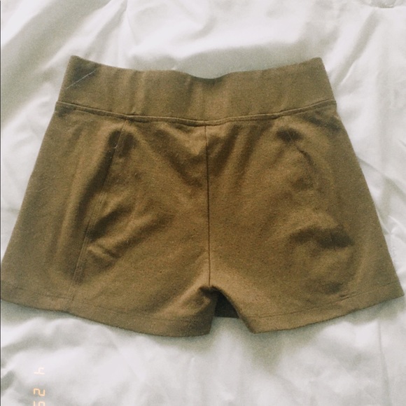 Cute Brown shorts with gold buttons - Picture 2 of 3